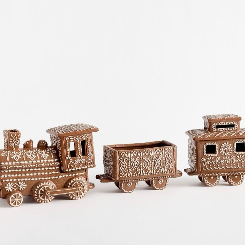 Pottery Barn Gingerbread Train NWT